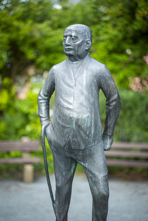 Figur Spaziergänger im Dahliengarten Gera