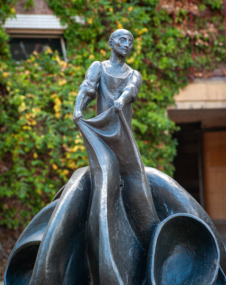 Bronzefigur des Färberbrunnens auf dem Kornmarkt Gera