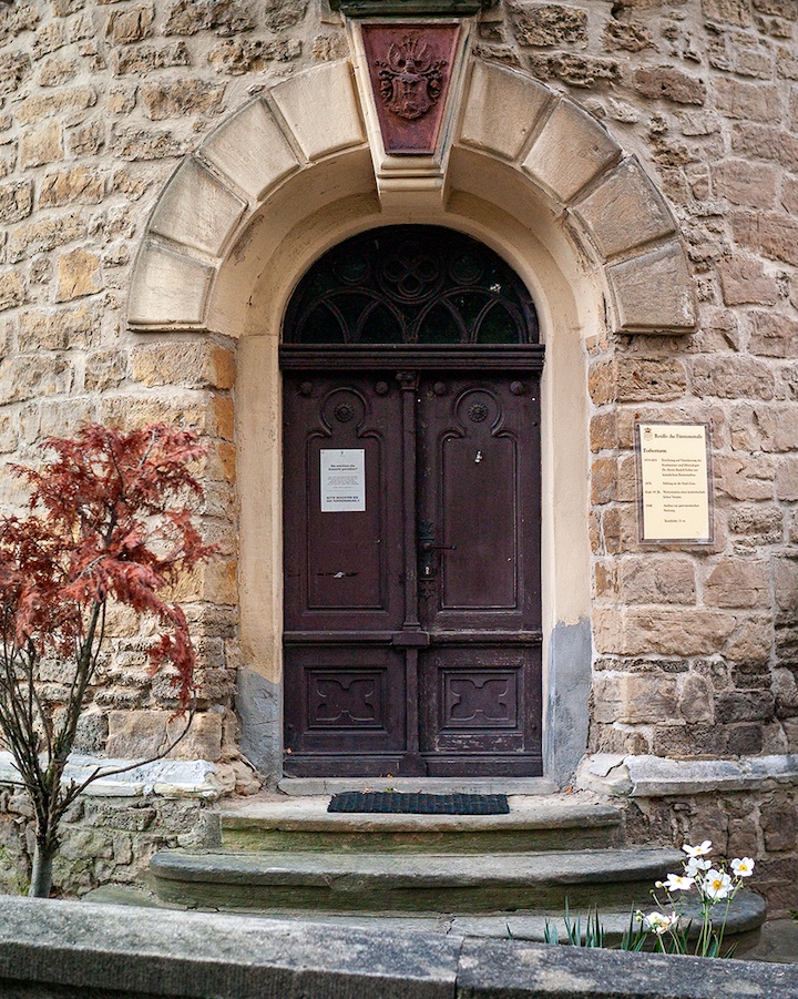 Eingang des Turms