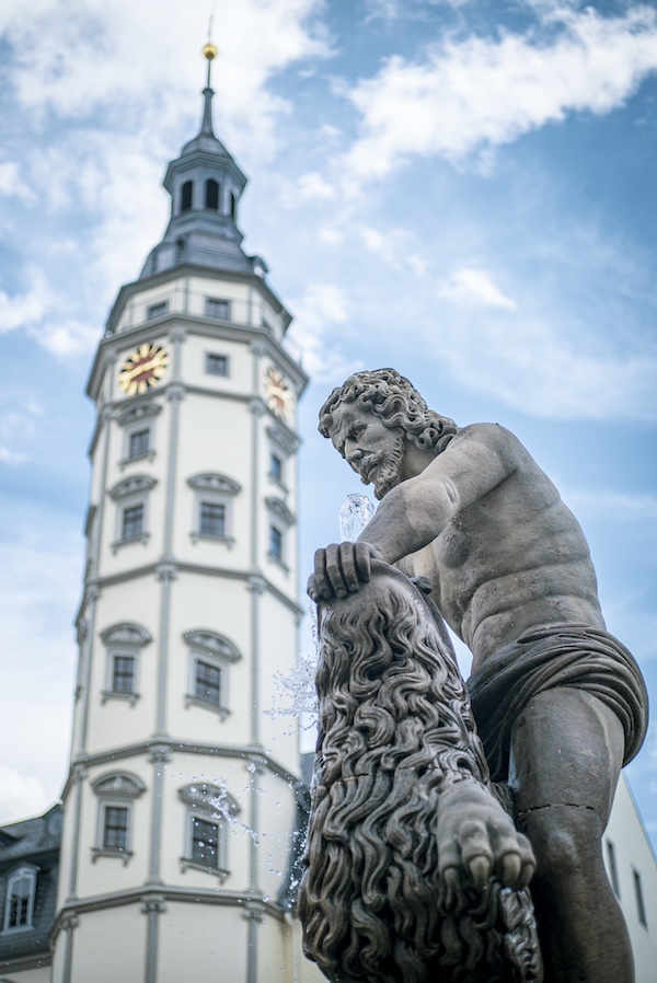 Simsonbrunnen vor dem Rathaus Gera