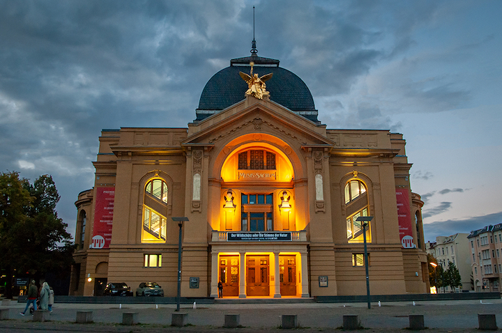 Theater Gera bei Sonnenuntergang
